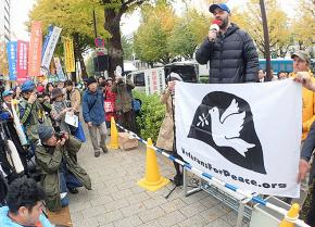 Antiwar veteran Rory Fanning speaks in solidarity with the movement against war in Japan